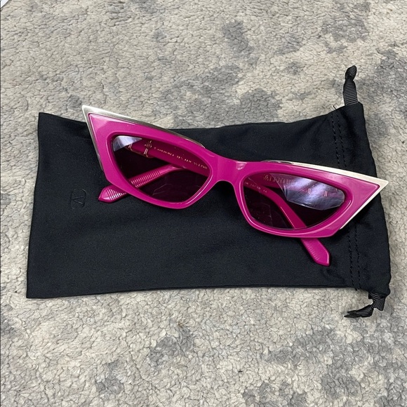 VALENTINO GARAVANI EYEWEAR V Logo Goldcut Cat Eye Sunglasses Pink Fuchsia main image 16